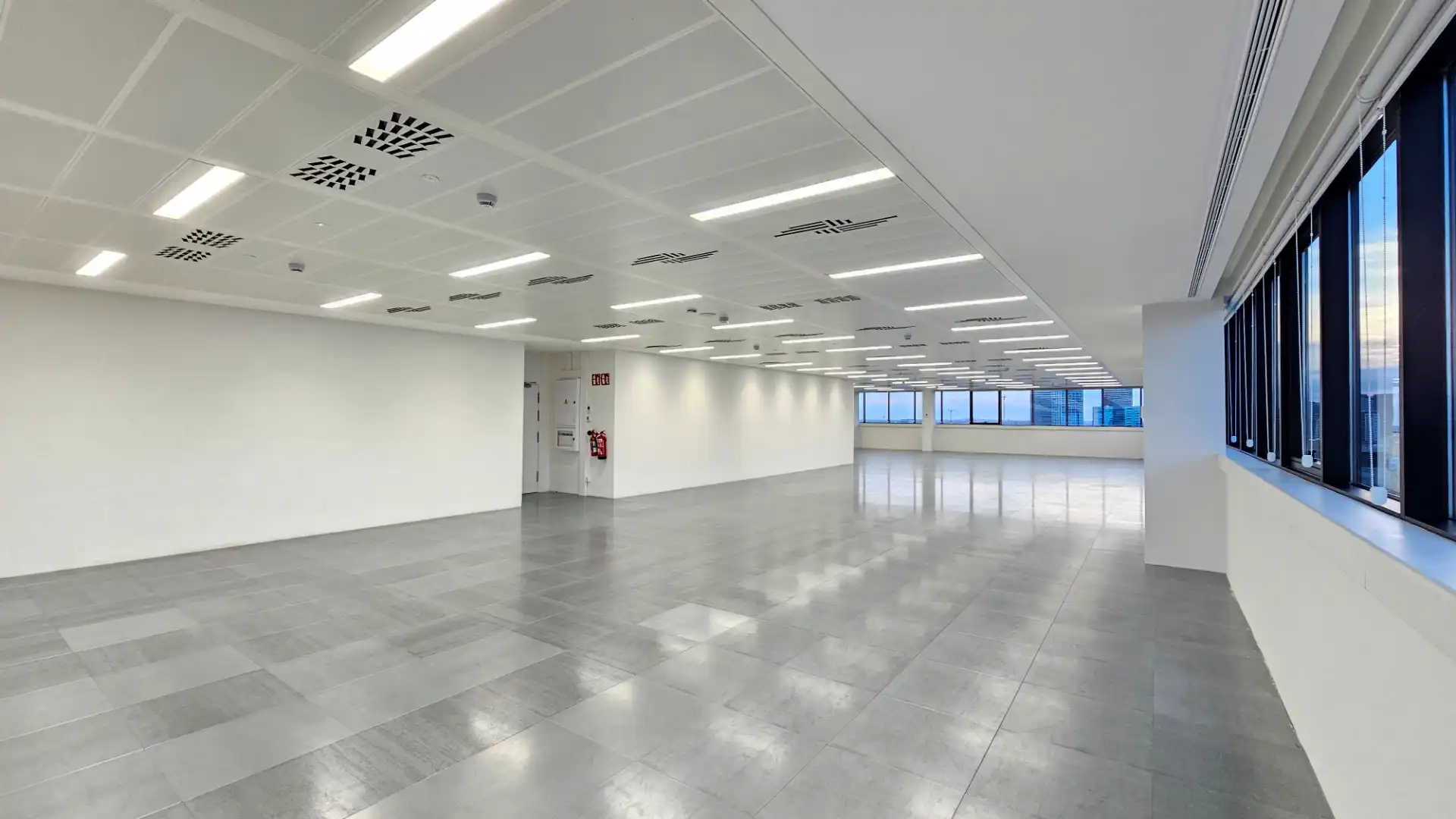 Büro zur Miete in Barcelona mit Klimaanlage, Heizung und Alarm