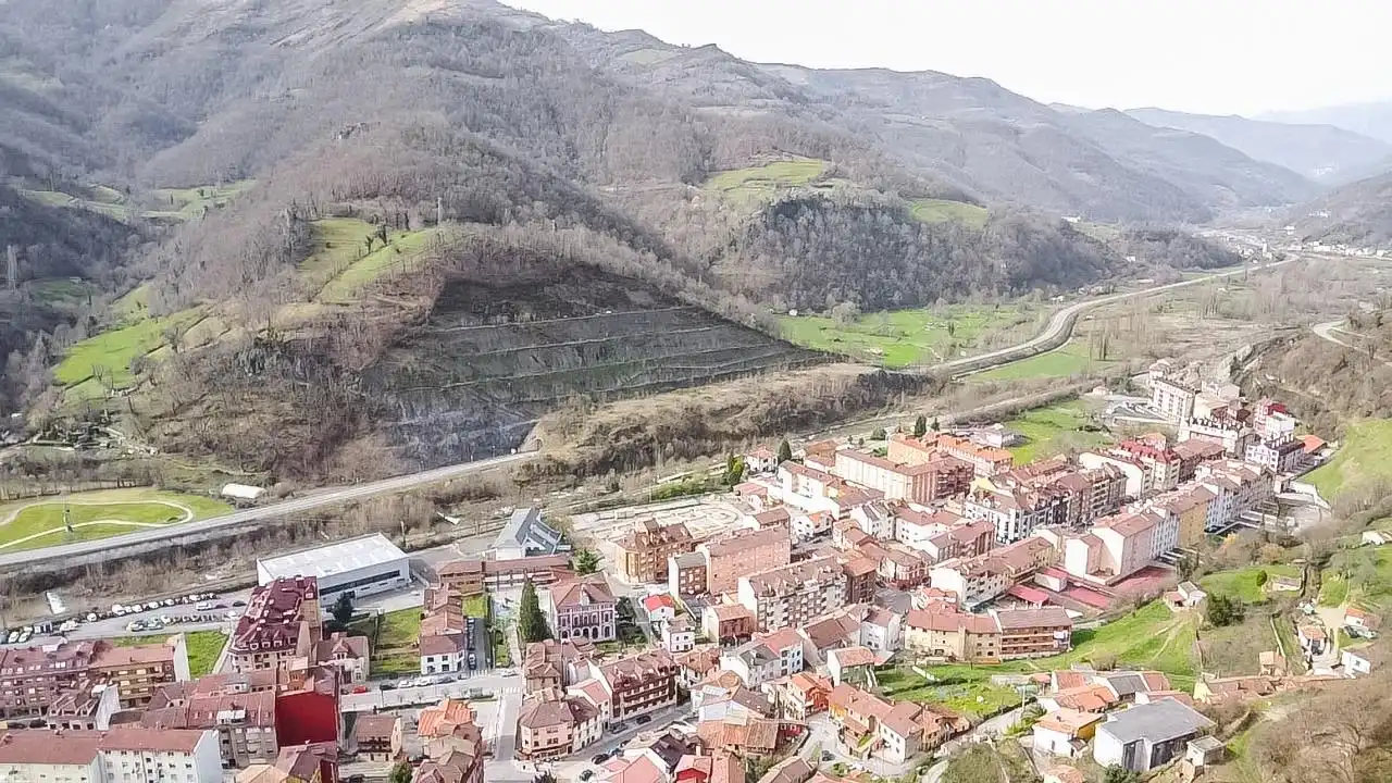 Casa o chalet en venta en Calle VALLINA,LA, 1, Aller