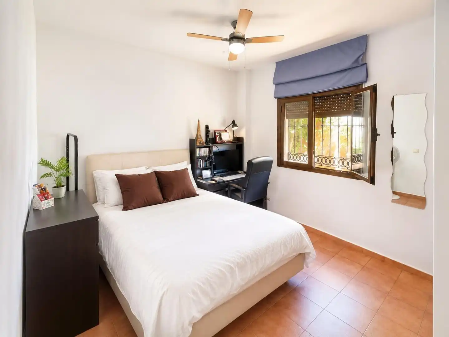 Schlafzimmer von Haus oder Chalet zum Verkauf in Benalmádena mit Klimaanlage, Heizung und Privatgarten