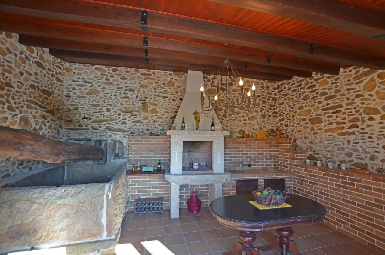 Cocina de Finca rústica en venta en O Rosal   con Calefacción, Jardín privado y Terraza