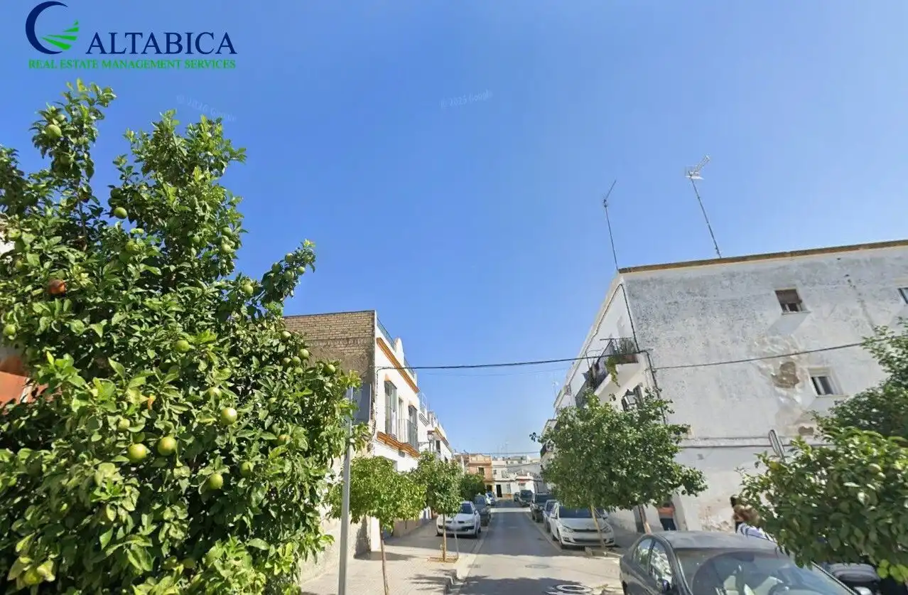 Vista exterior de Piso en venta en Lora del Río