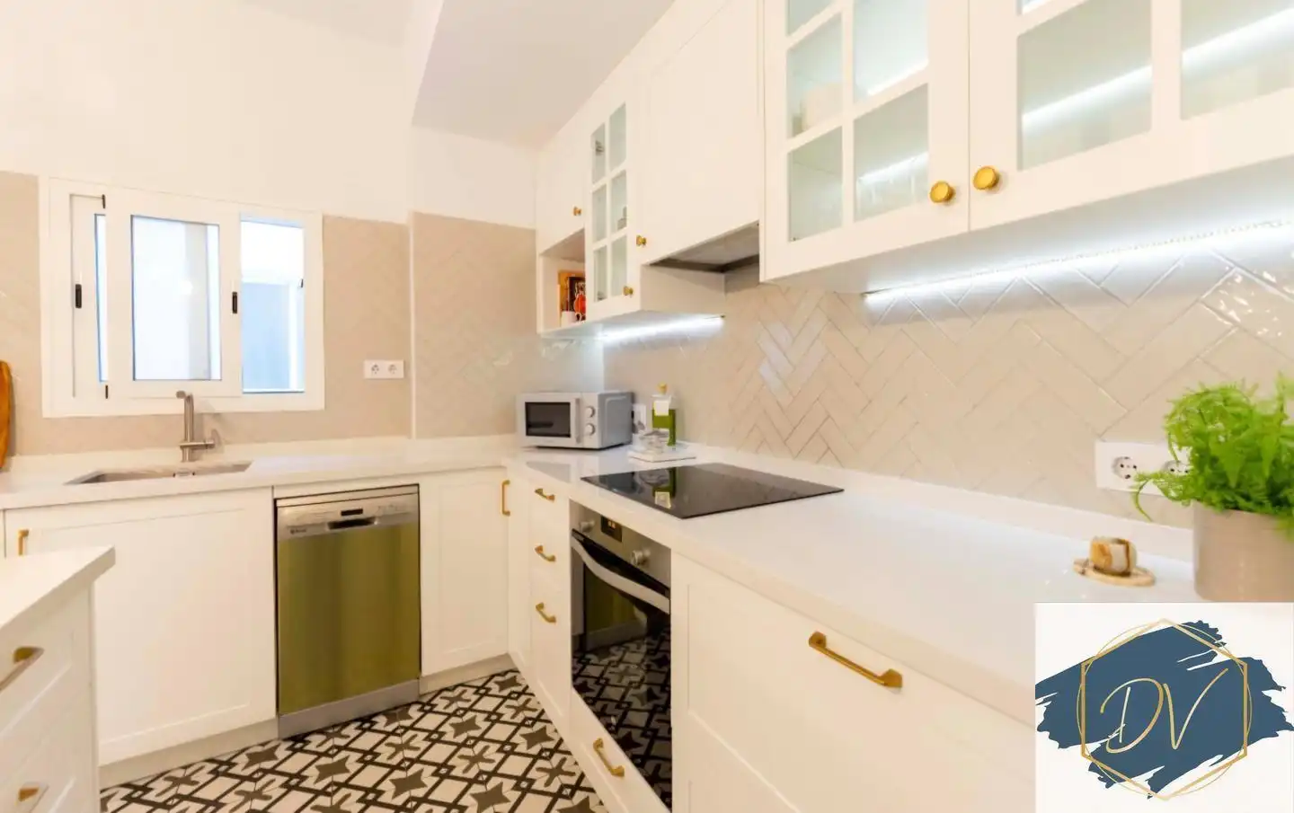 Flat with terrace for sale in Calle de Jesús y María, imagen 4