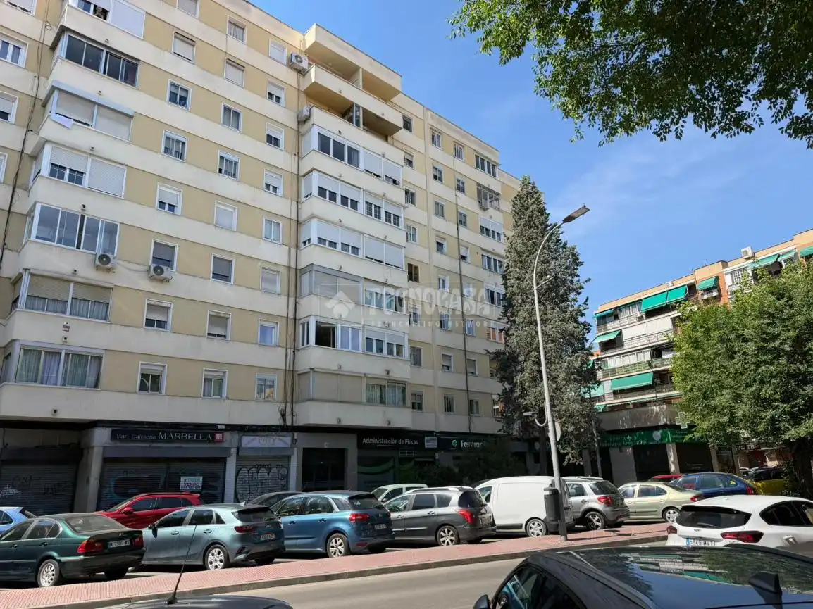 Vista exterior de Pis en venda en Alcalá de Henares amb Terrassa