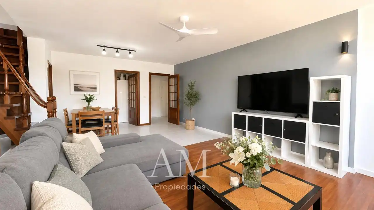 Sala d'estar de Dúplex en venda en Nigrán amb Terrassa, Traster i Moblat