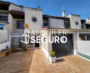 Vista exterior de Casa o xalet de lloguer en Pozuelo de Alarcón amb Calefacció, Terrassa i Traster