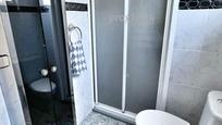 Bathroom of Flat for sale in  Sevilla Capital  with Air Conditioner and Terrace