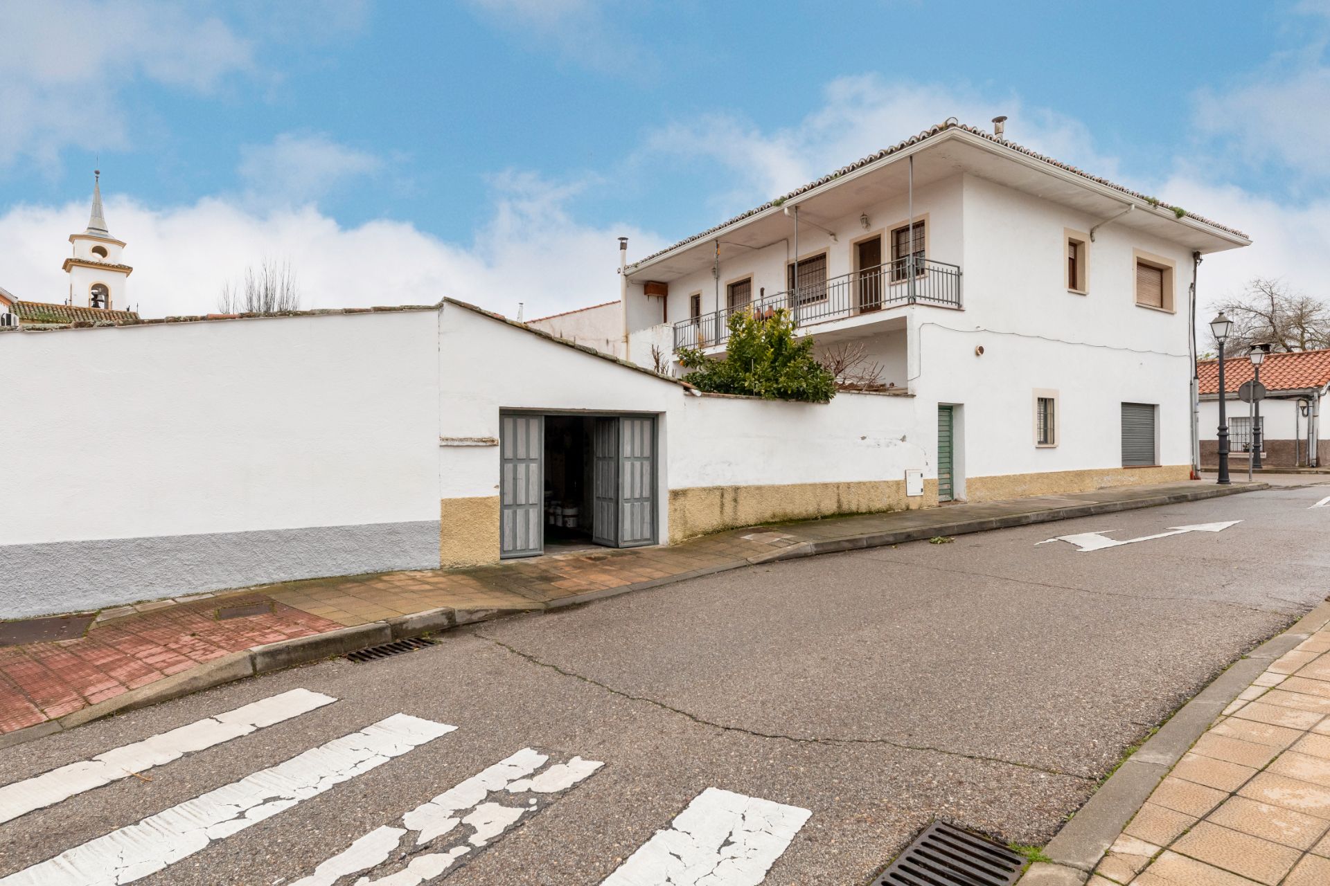 Vista exterior de Casa adosada en venda en Navalcarnero amb Calefacció, Jardí privat i Terrassa