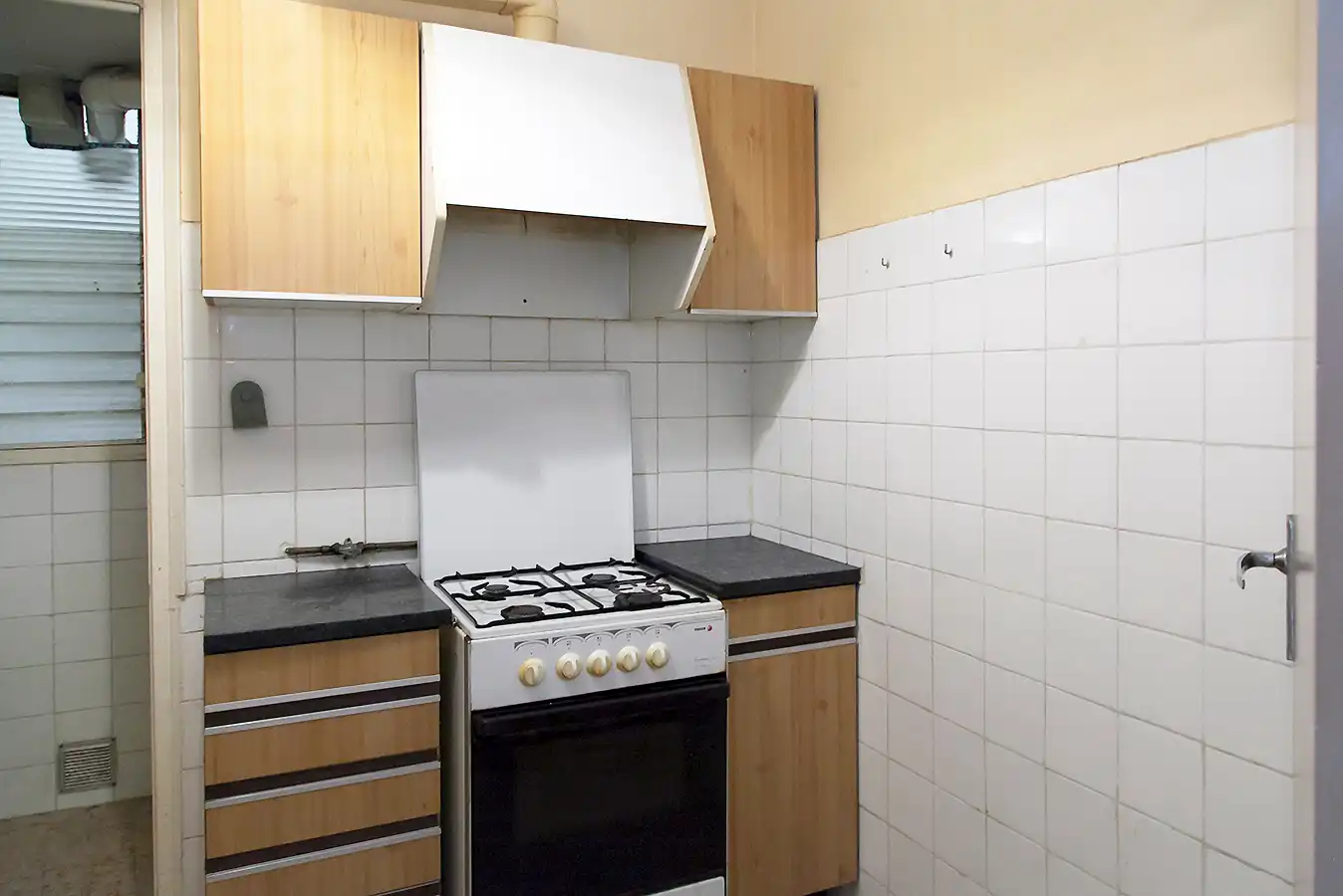 Cuina de Pis en venda en Barcelona amb Forn i Alarma