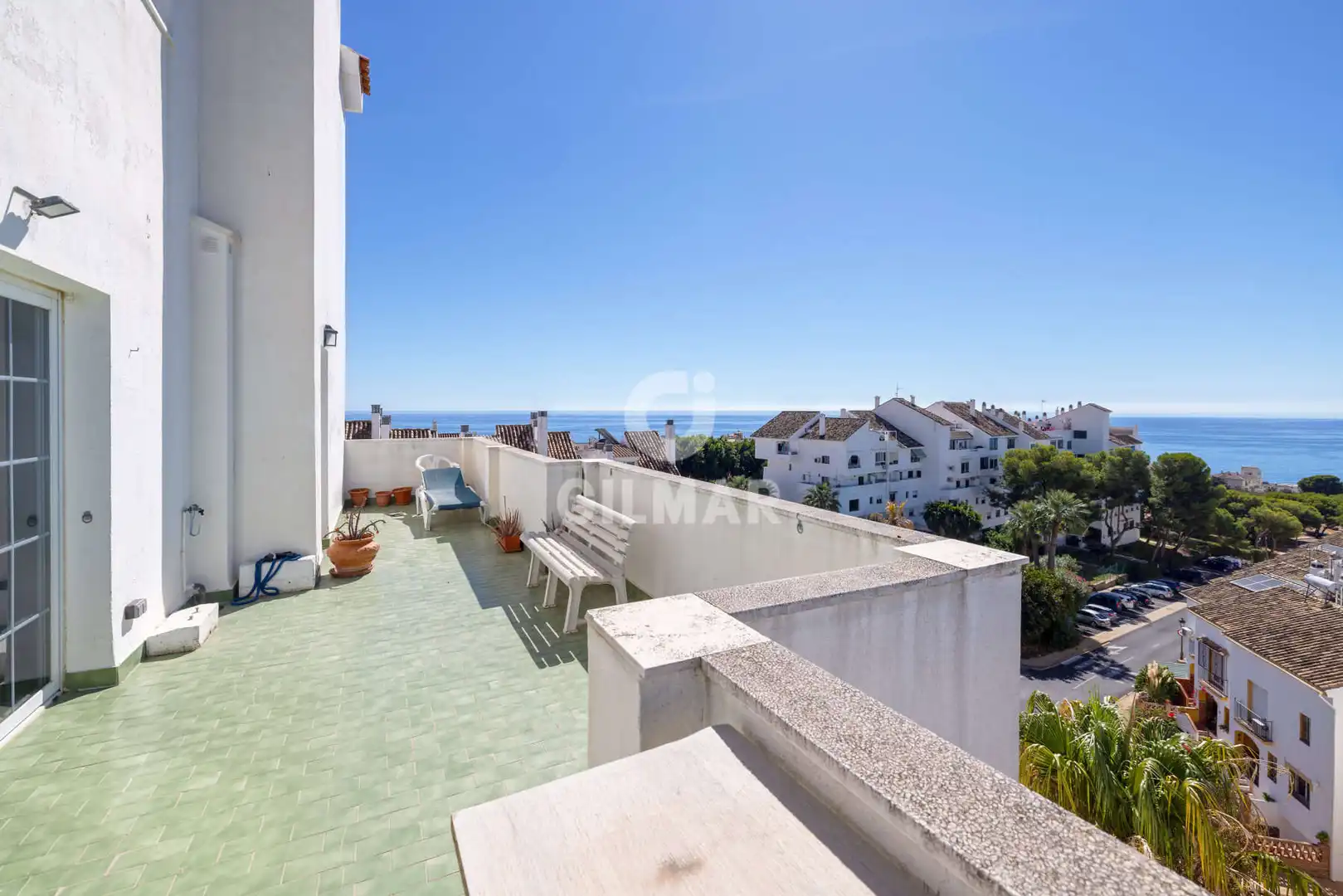 Vista exterior de Pis en venda en Estepona amb Calefacció, Piscina i Balcó