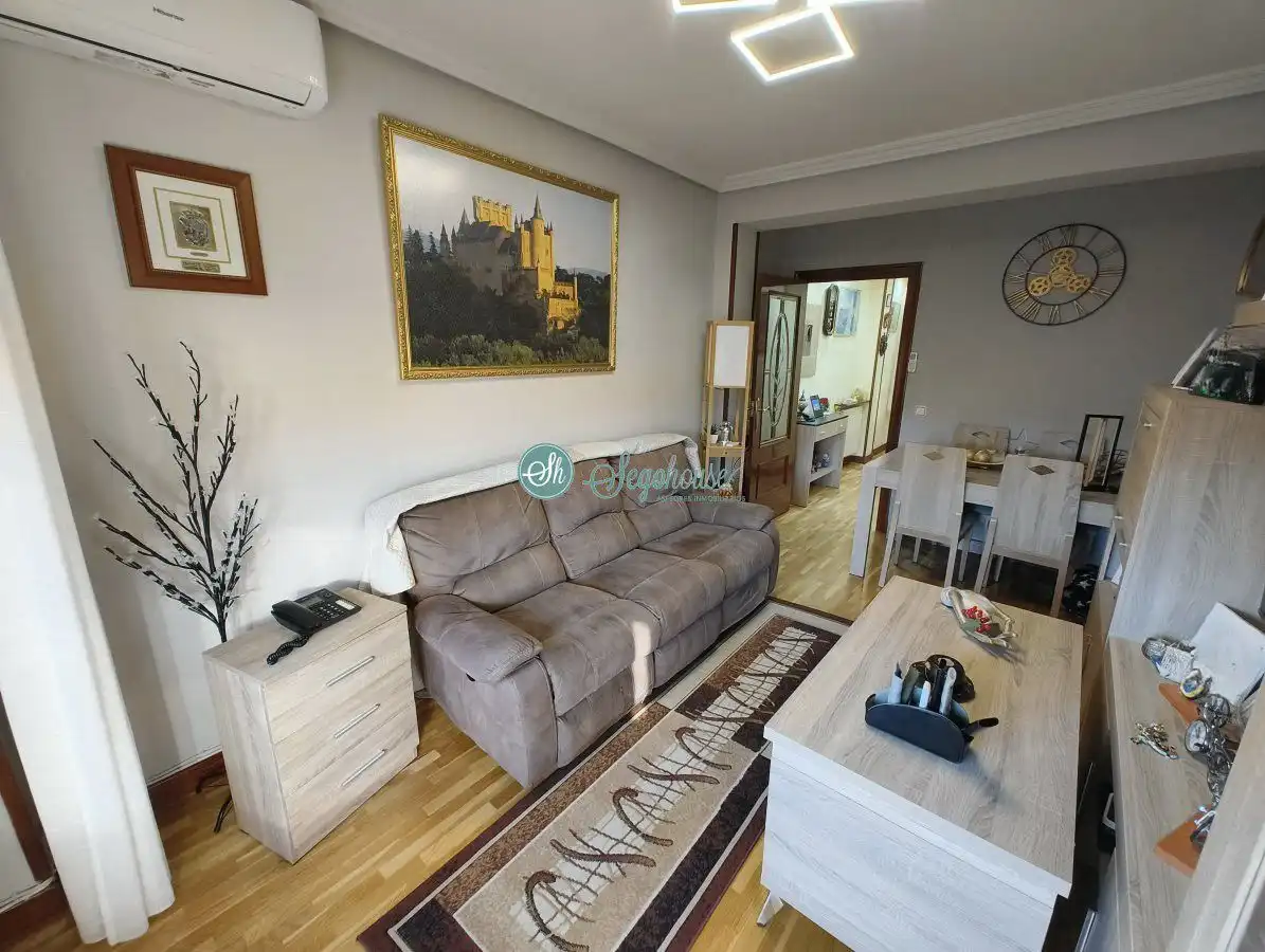 Living room of Flat for sale in Segovia  with Air Conditioner, Heating and Balcony
