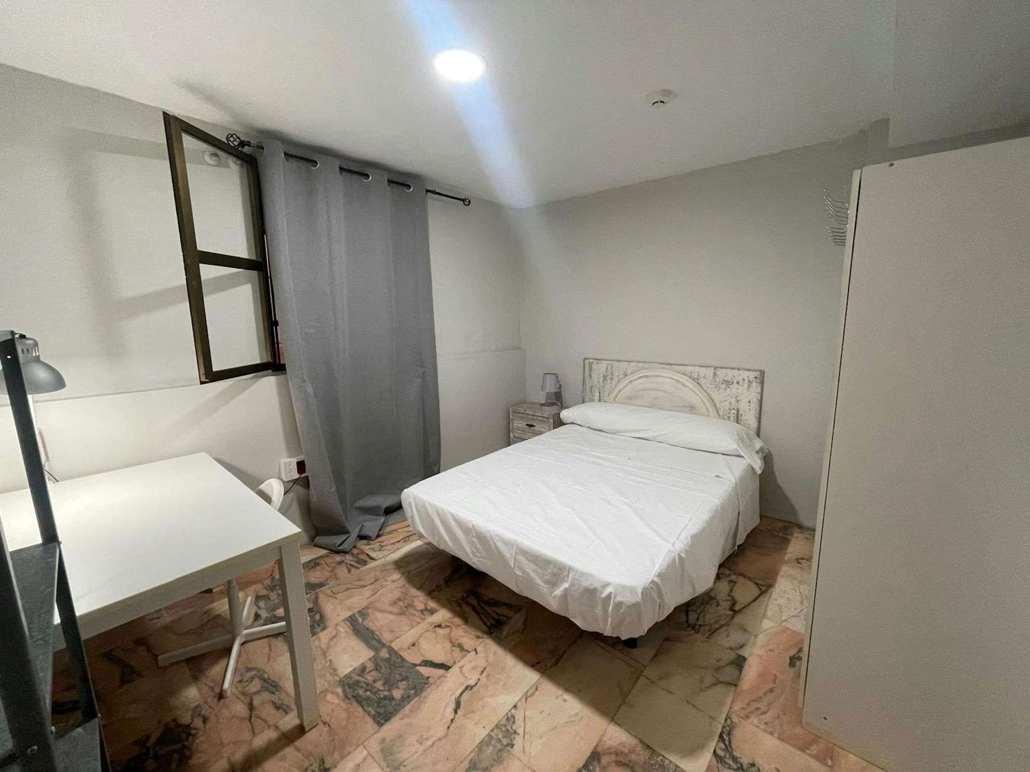 Dormitori de Pis per a compartir en  Sevilla Capital amb Calefacció, Jardí privat i Moblat