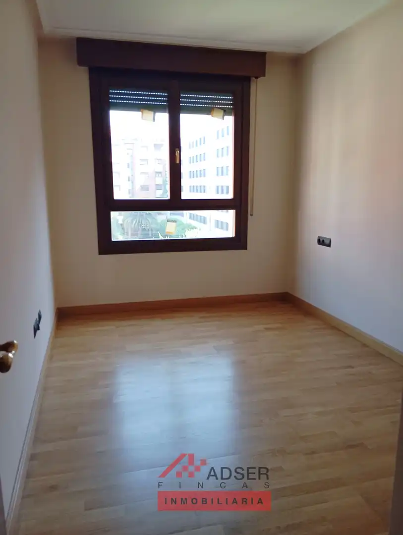 Habitación de Piso en venta en  Logroño con Calefacción, Jardín privado y Parquet