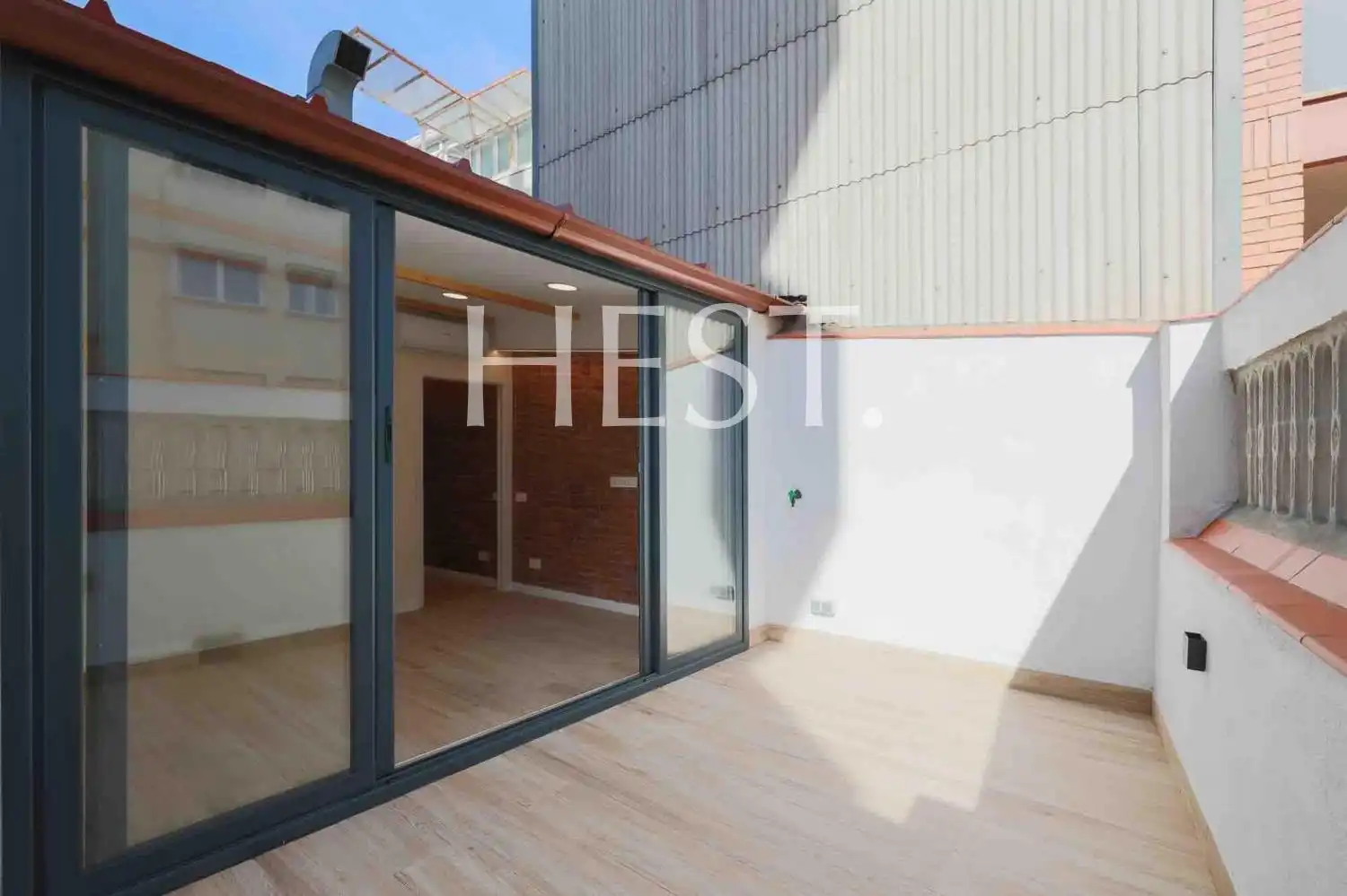 Terrasse von Dachboden zum Verkauf in Barcelona mit Klimaanlage, Parkett und Terrasse