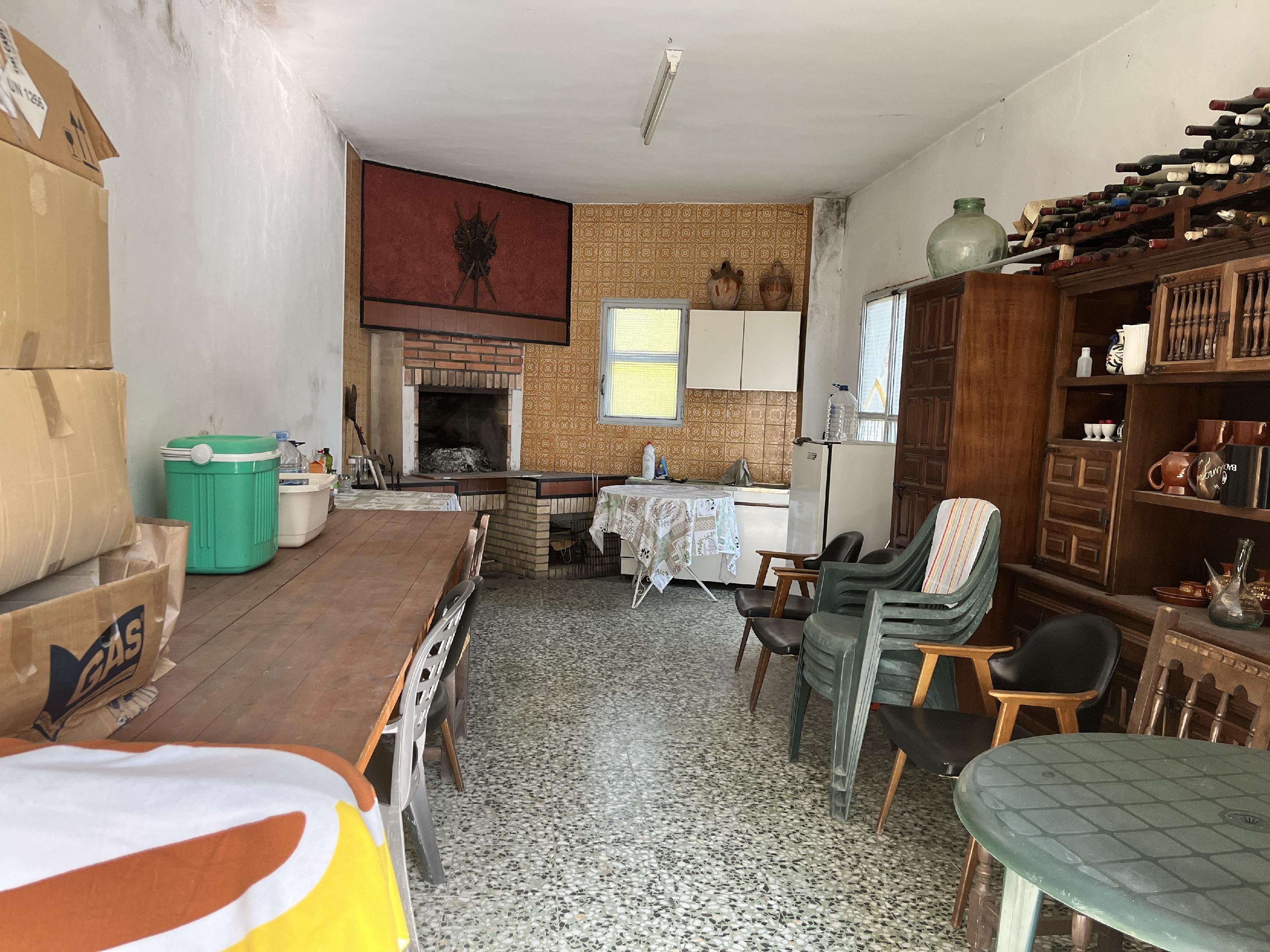 Cuina de Finca rústica en venda en Barbastro amb Jardí privat, Terrassa i Traster