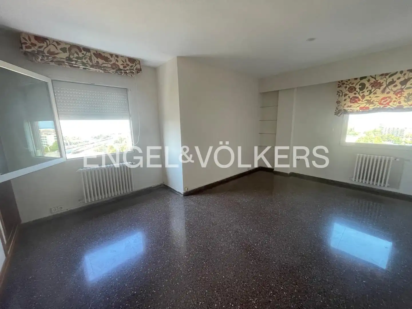 Flat for rent in Valencia  with Air Conditioner and Heating