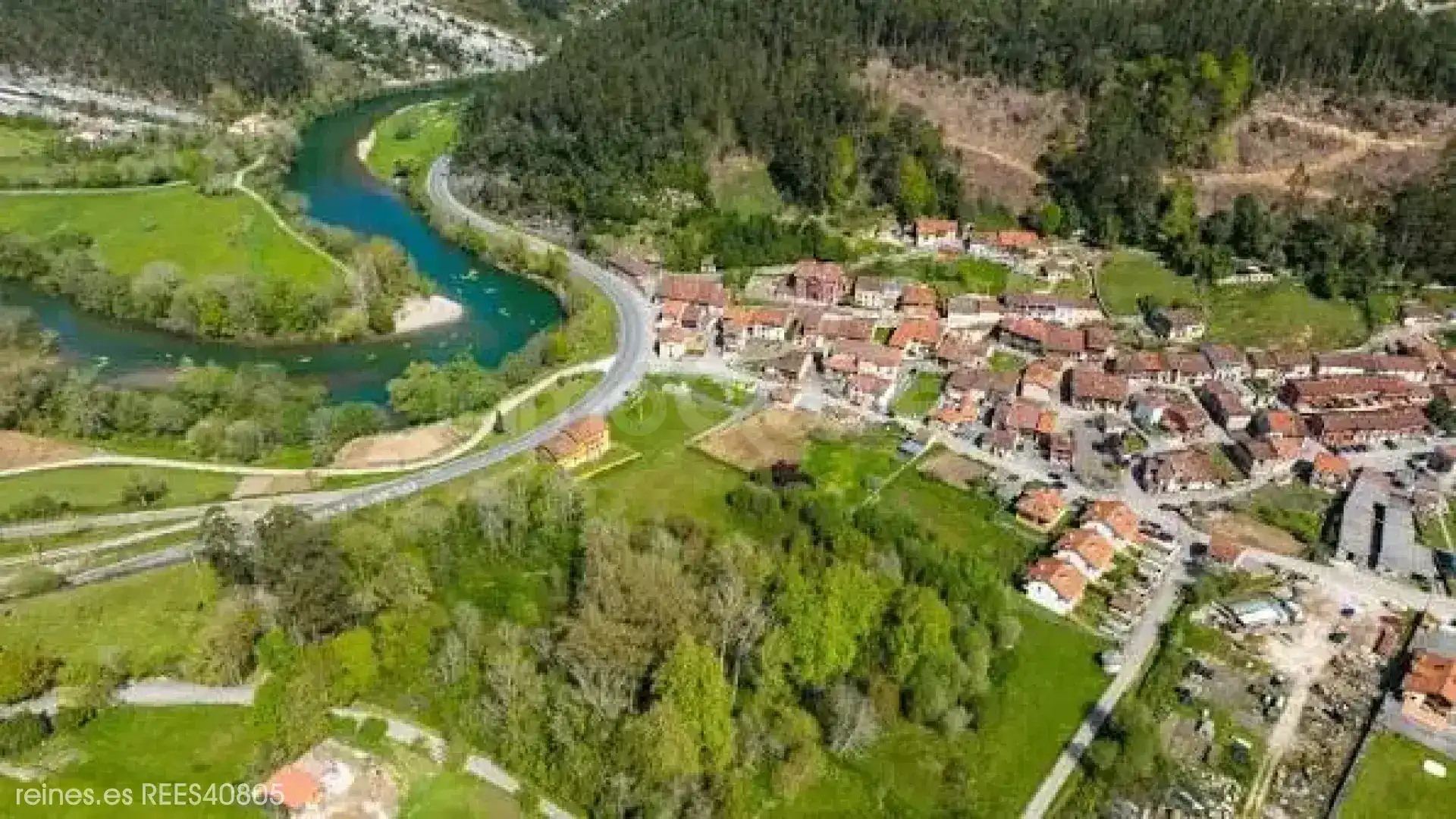 Vista exterior de Casa adosada en venta en Val de San Vicente  con Jardín privado, Terraza y Amueblado