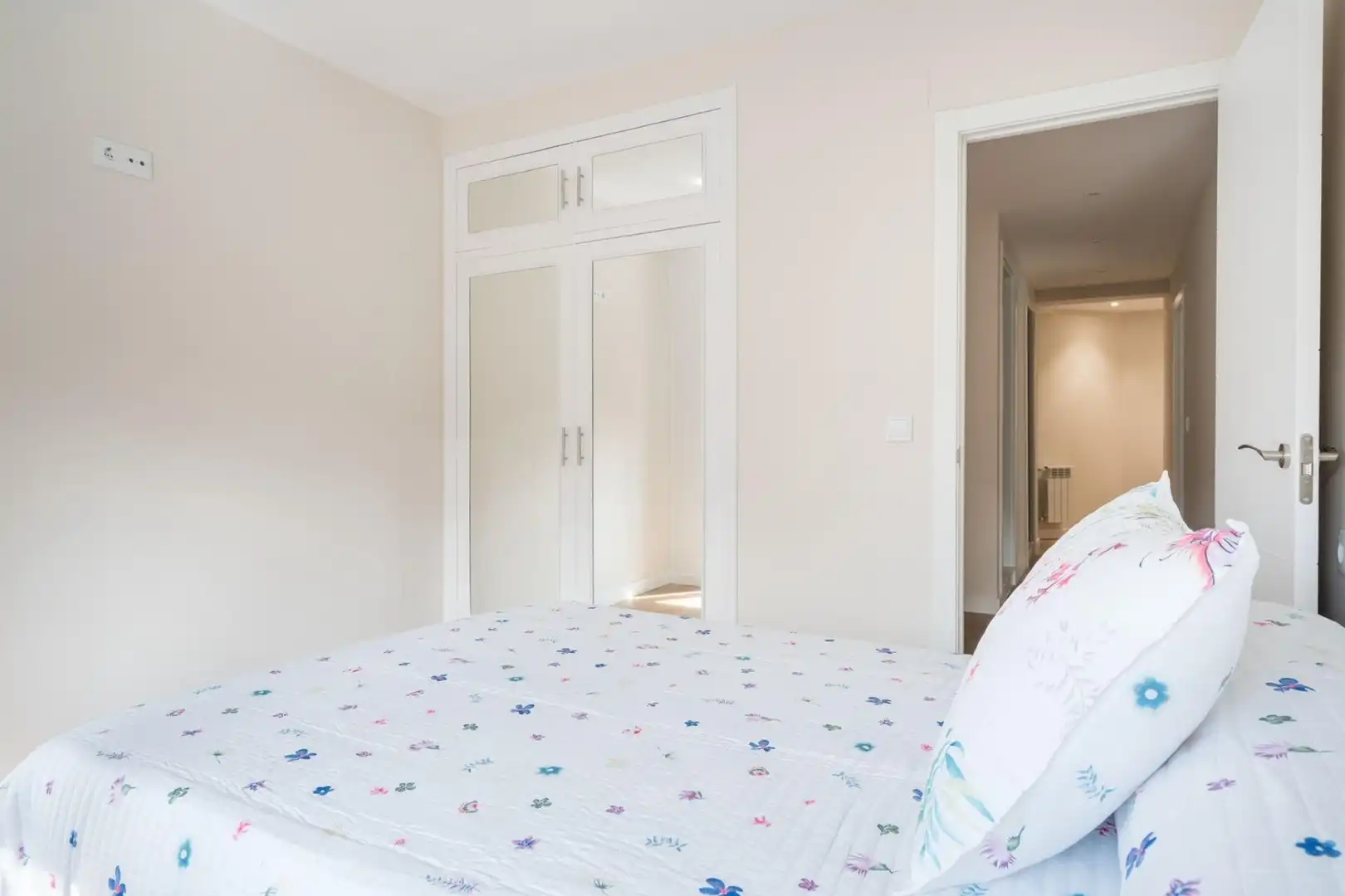 Schlafzimmer von Wohnung zur Miete in Oviedo  mit Heizung, Terrasse und Möbliert