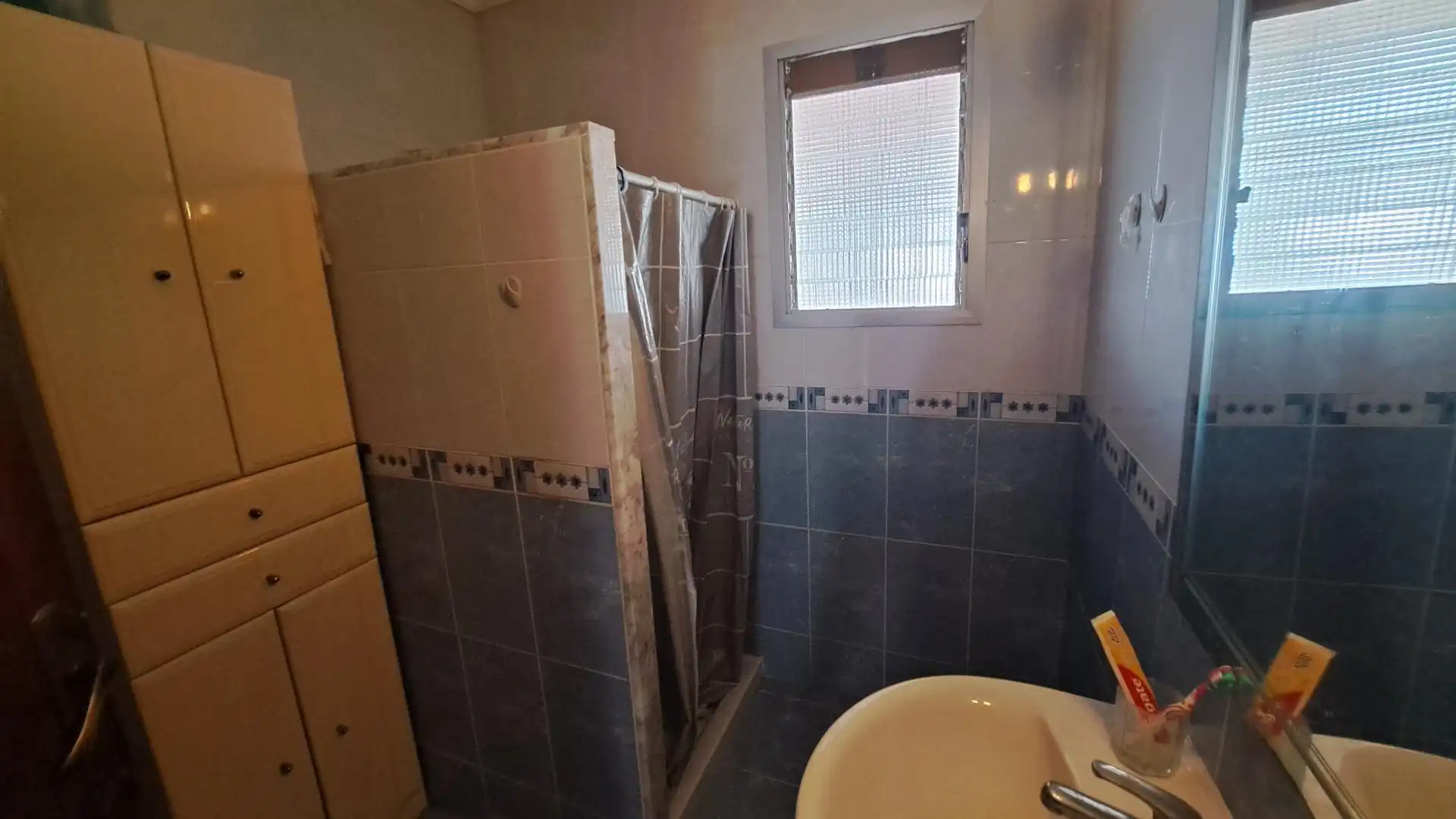 Bathroom of Houses for sale in Alzira  with Terrace, Storage room and Swimming Pool