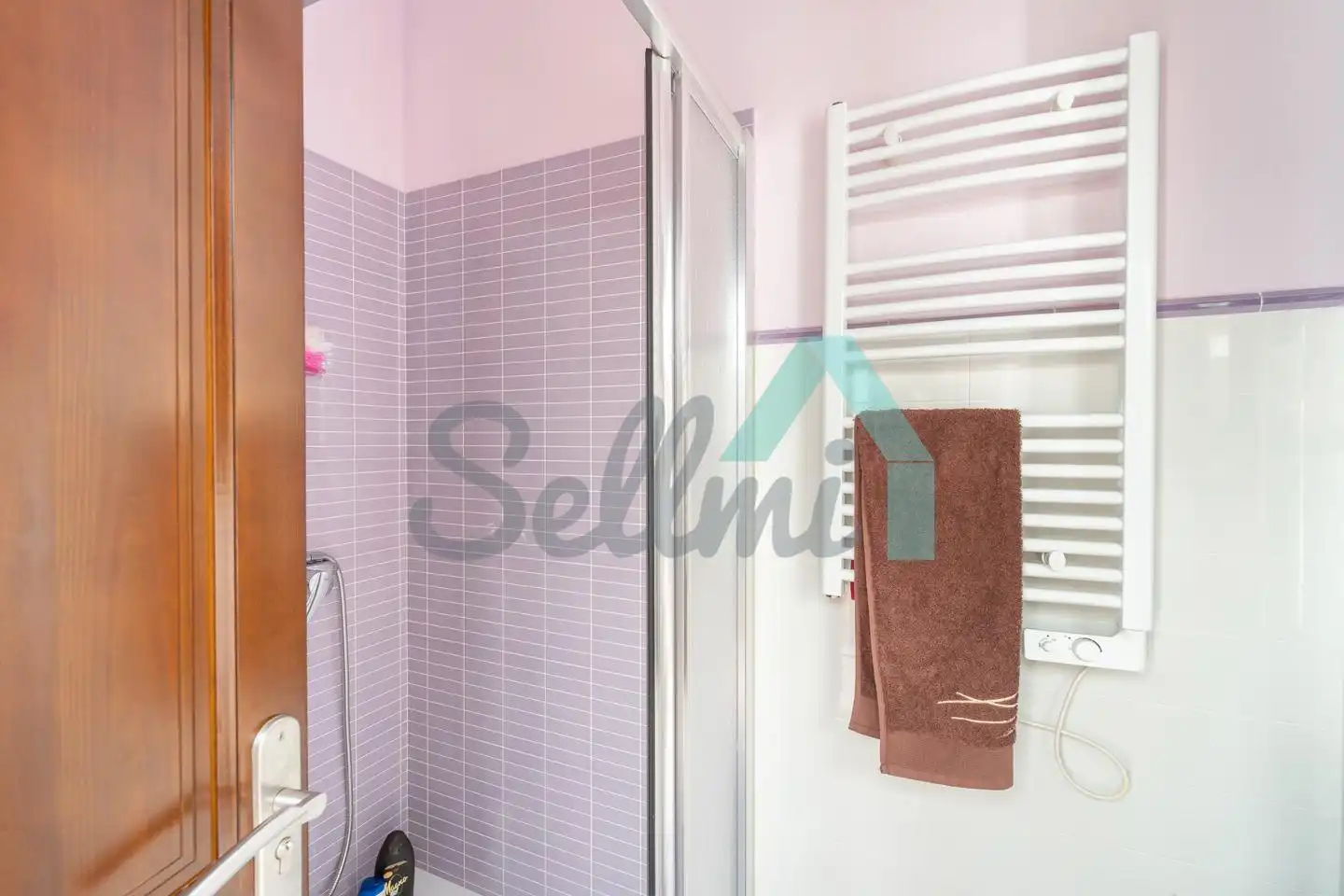 Badezimmer von Einfamilien-Reihenhaus zum Verkauf in Teverga mit Abstellraum
