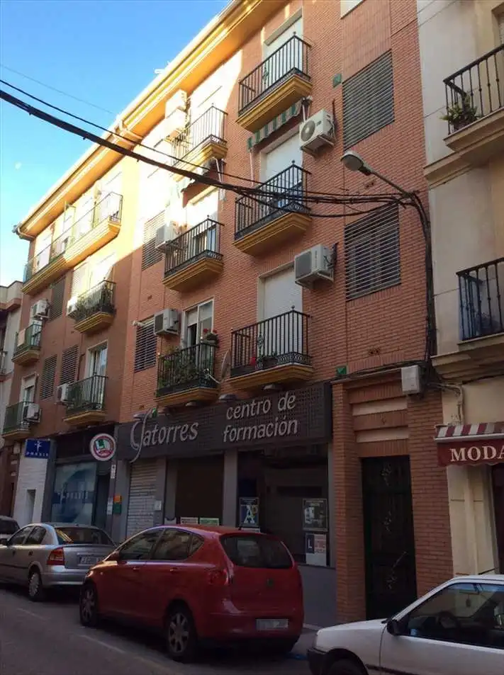 Vista exterior de Piso en venta en Linares