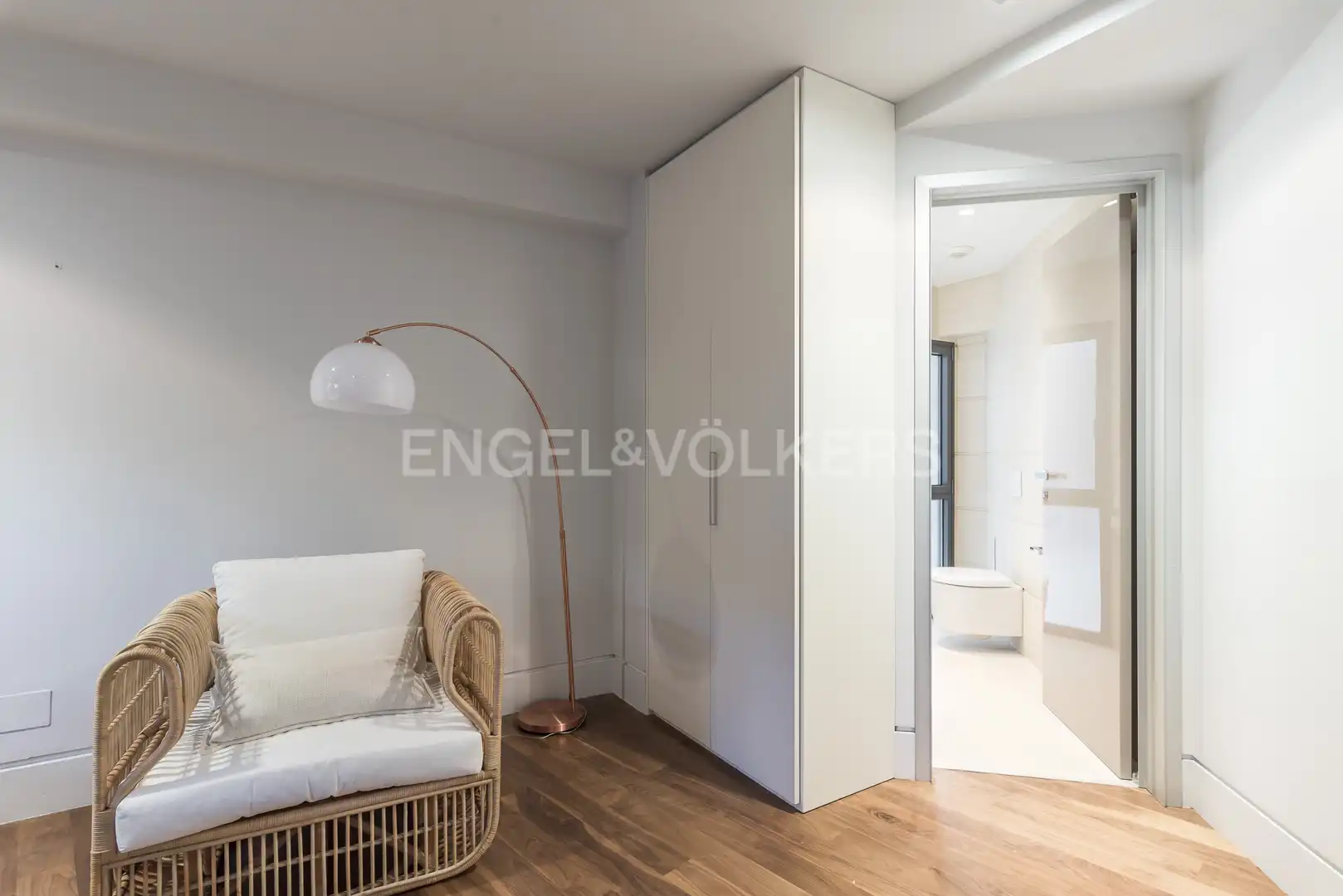 Dormitori de Apartament de lloguer en Madrid amb Aire condicionat, Calefacció i Terrassa