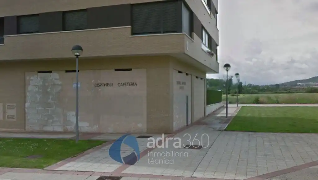 Vista exterior de Local de alquiler en  Logroño