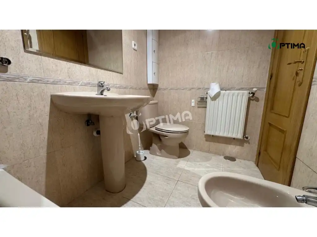 Bathroom of Flat for rent in Madrid
