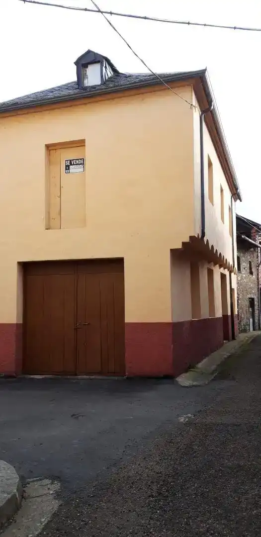 Vista exterior de Casa o chalet en venta en Noceda del Bierzo