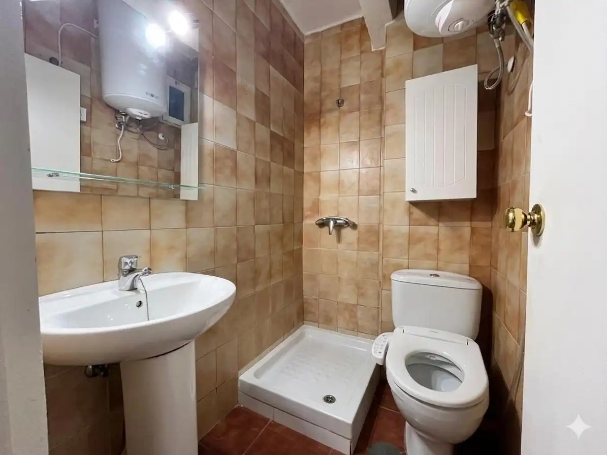 Bathroom of Flat for sale in Málaga  with Air Conditioner, Heating and Alarm