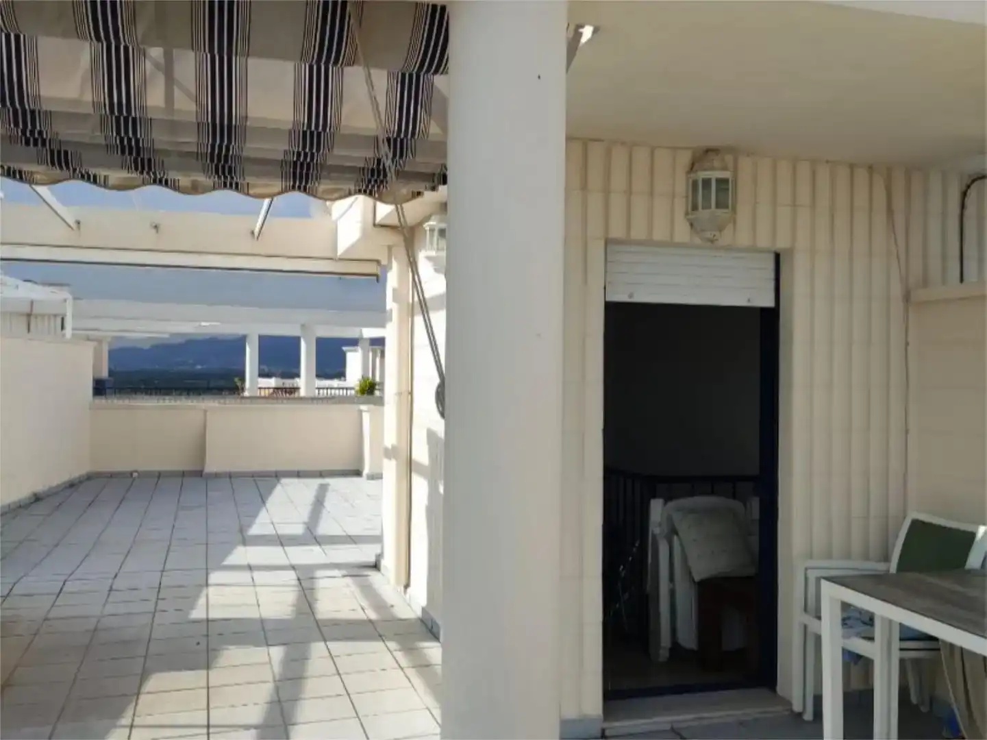 Terrasse von Wohnung zur Miete in Guardamar de la Safor mit Klimaanlage, Schwimmbad und Balkon