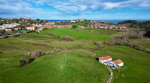 CASA, CUADRA Y TERRENO EN COMILLAS.