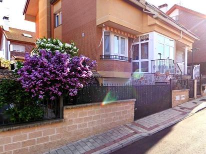 Exterior view of Single-family semi-detached for sale in Cistérniga  with Heating, Private garden and Terrace