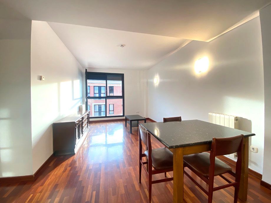 Sala d'estar de Pis en venda en Vitoria - Gasteiz amb Calefacció, Parquet i Traster