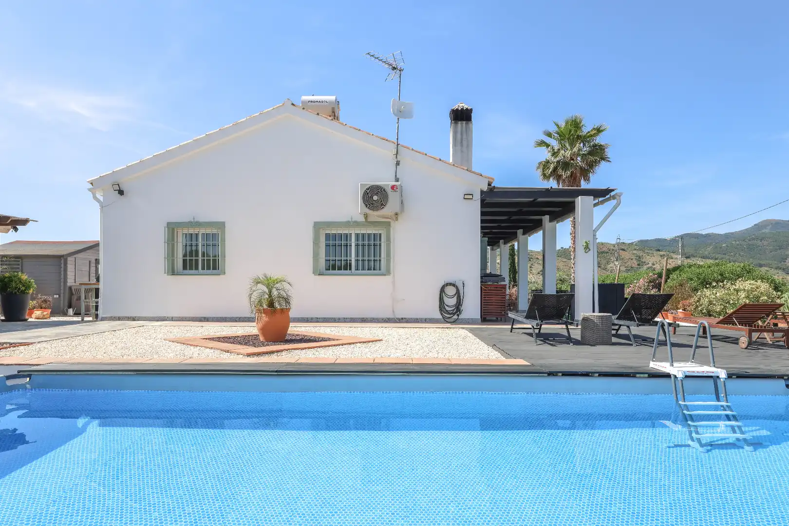 Piscina de Casa o xalet en venda en Tolox amb Aire condicionat, Jardí privat i Traster