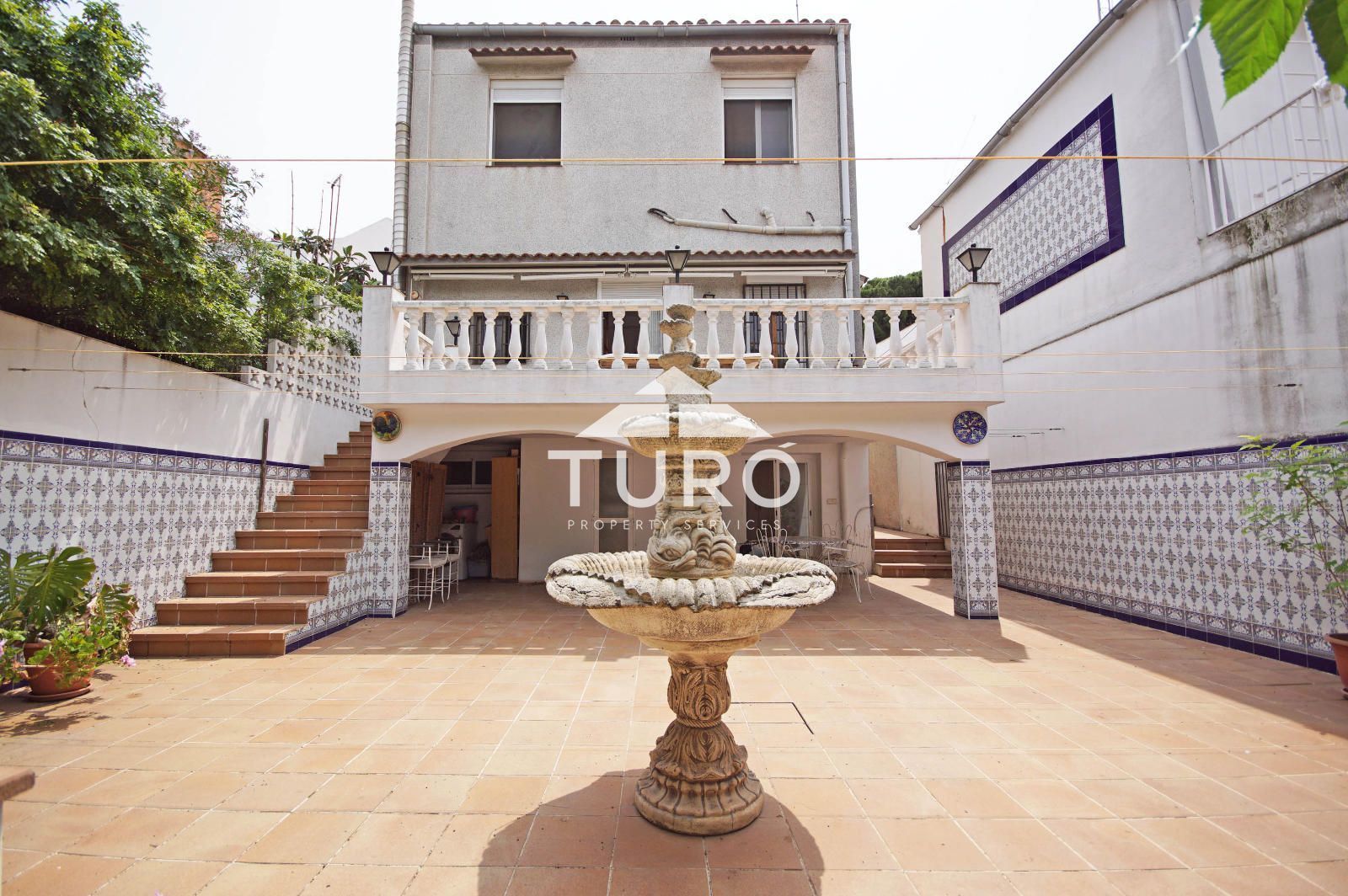 Vista exterior de Casa o xalet en venda en  Barcelona Capital amb Calefacció, Jardí privat i Terrassa
