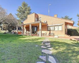 Jardí de Casa adosada en venda en Valdeolmos-Alalpardo amb Calefacció, Terrassa i Piscina comunitària