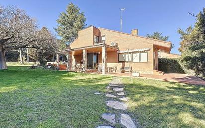 Jardí de Casa adosada en venda en Valdeolmos-Alalpardo amb Calefacció, Terrassa i Piscina comunitària