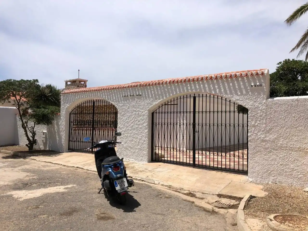 Vista exterior de Casa o xalet en venda en Cartagena amb Jardí privat, Terrassa i Moblat