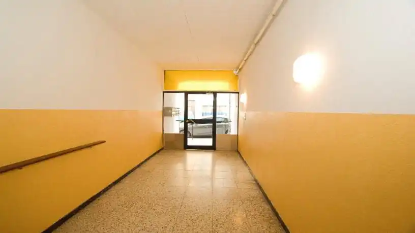 Flat for sale in Vic