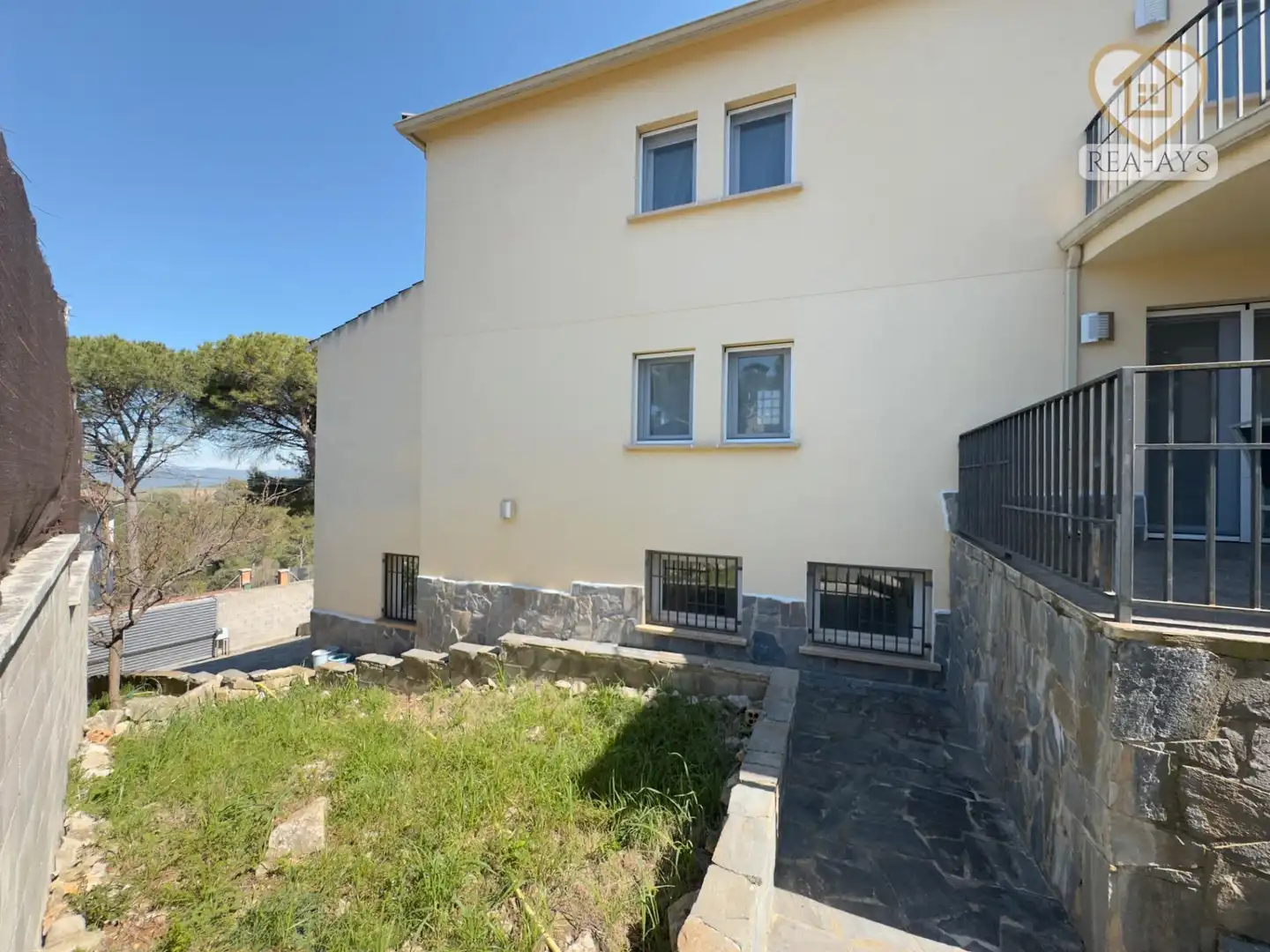 Vista exterior de Casa o xalet en venda en Mediona amb Calefacció, Jardí privat i Terrassa