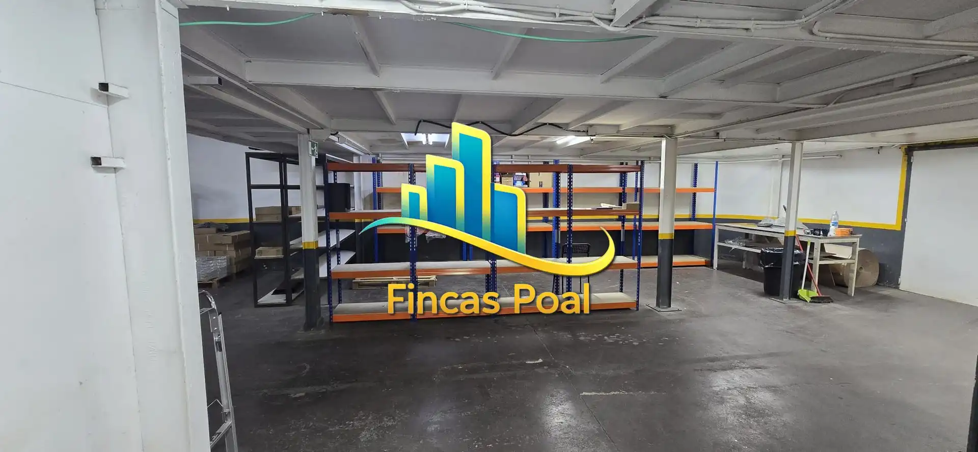 Piscina de Nave industrial en venta en Rubí