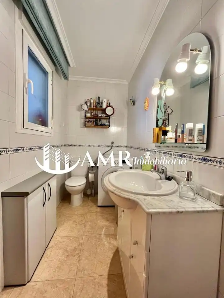 Baño de Casa adosada en venta en Casarrubuelos con Aire acondicionado, Calefacción y Jardín privado