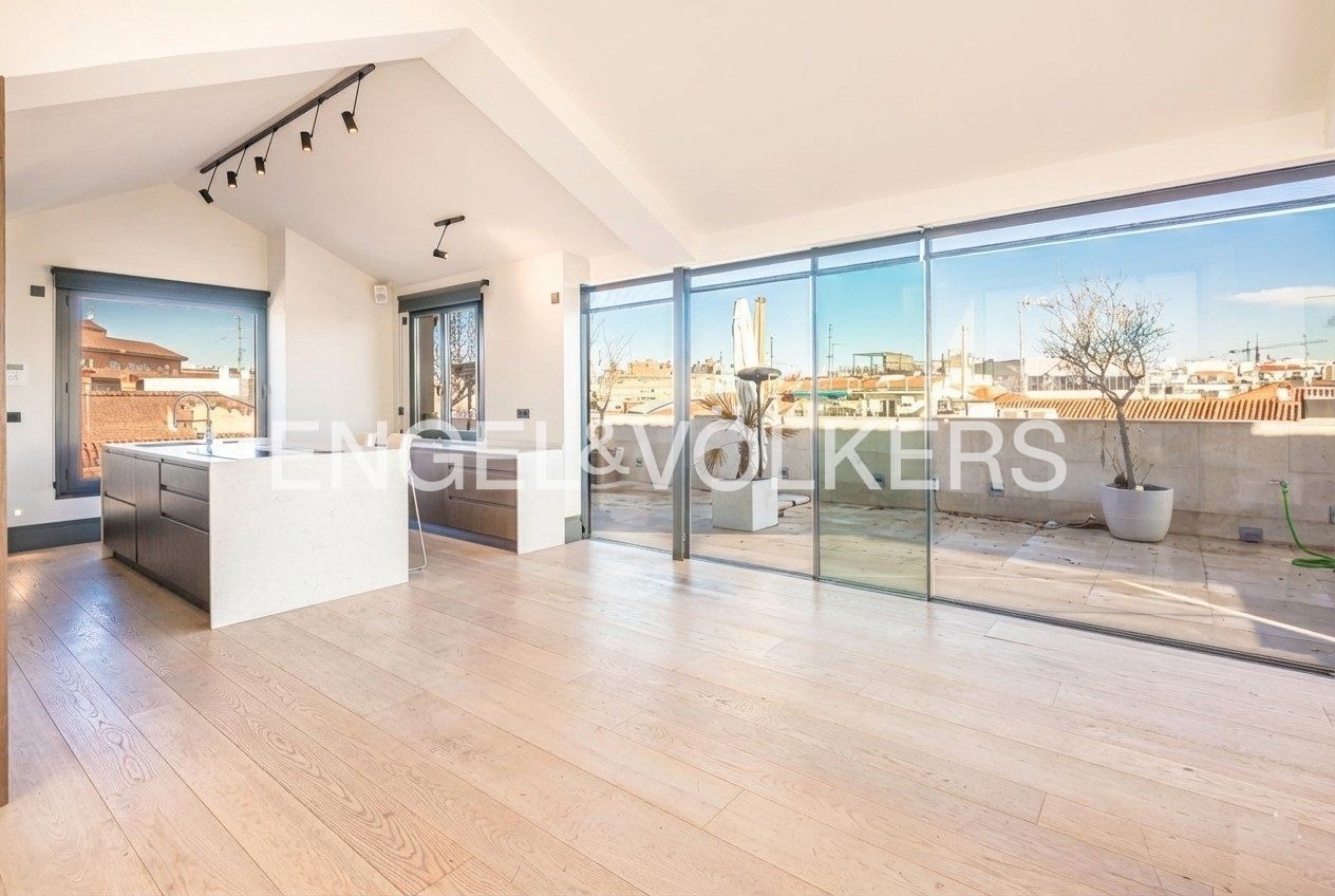 Vista exterior de Àtic de lloguer en  Madrid Capital amb Aire condicionat, Calefacció i Terrassa