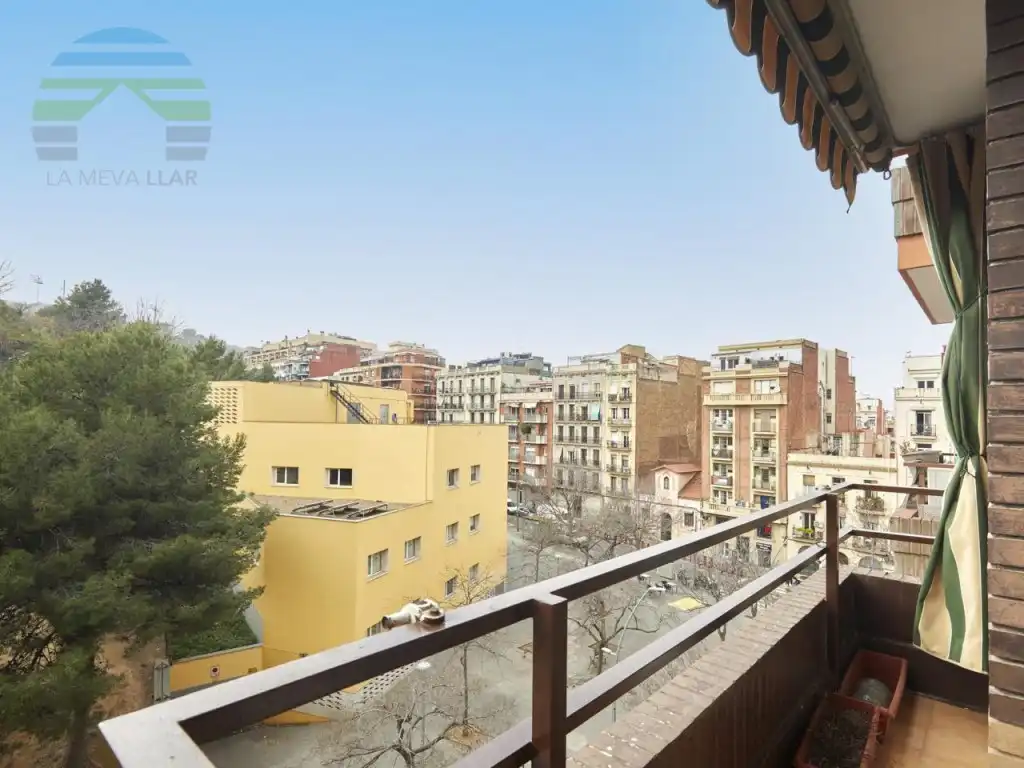 Vista exterior de Pis en venda en Barcelona