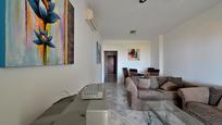 Sala d'estar de Apartament en venda en Mijas amb Aire condicionat, Terrassa i Piscina
