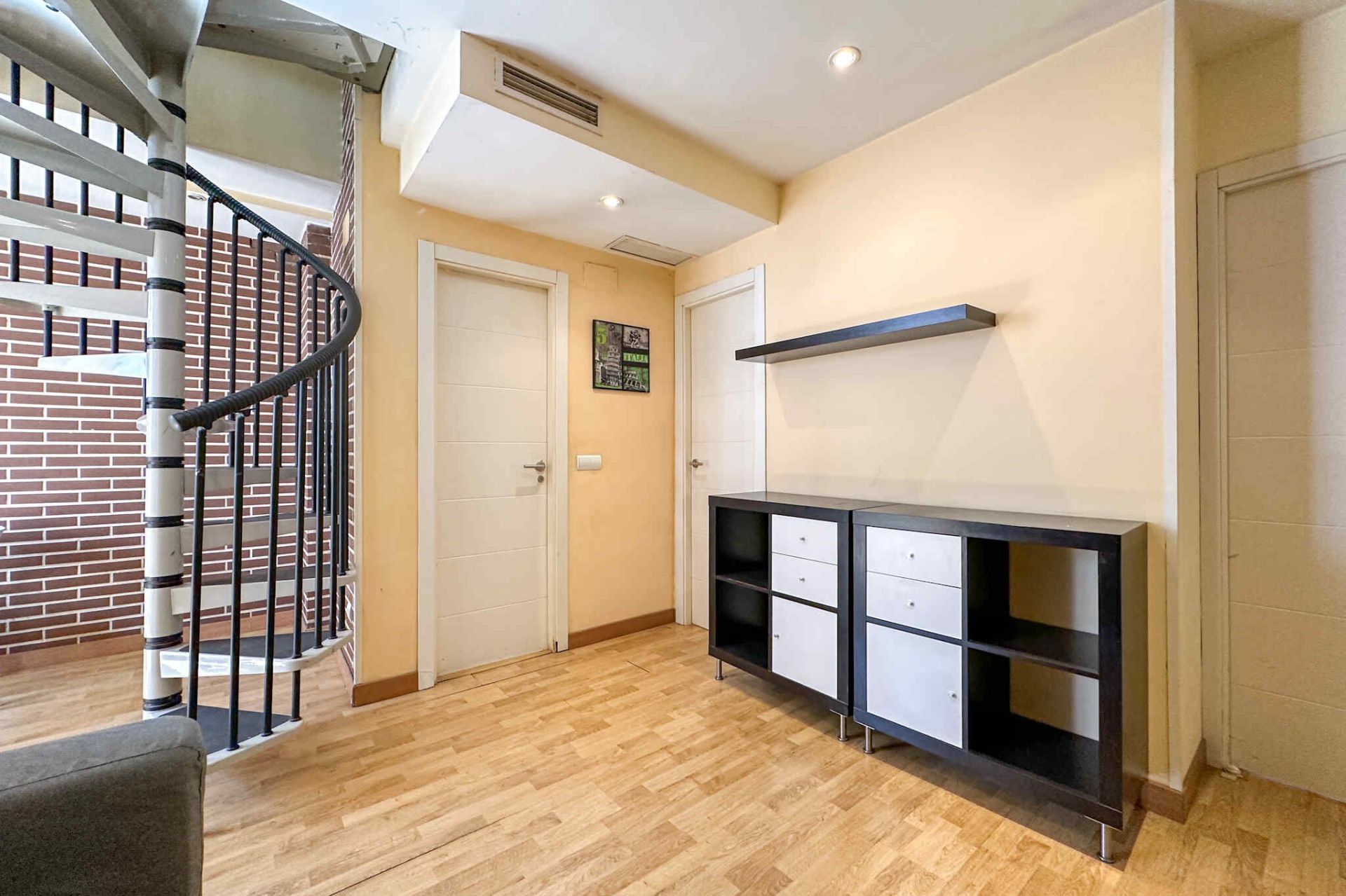 Duplex for sale in  Madrid Capital  with Air Conditioner, Heating and Storage room