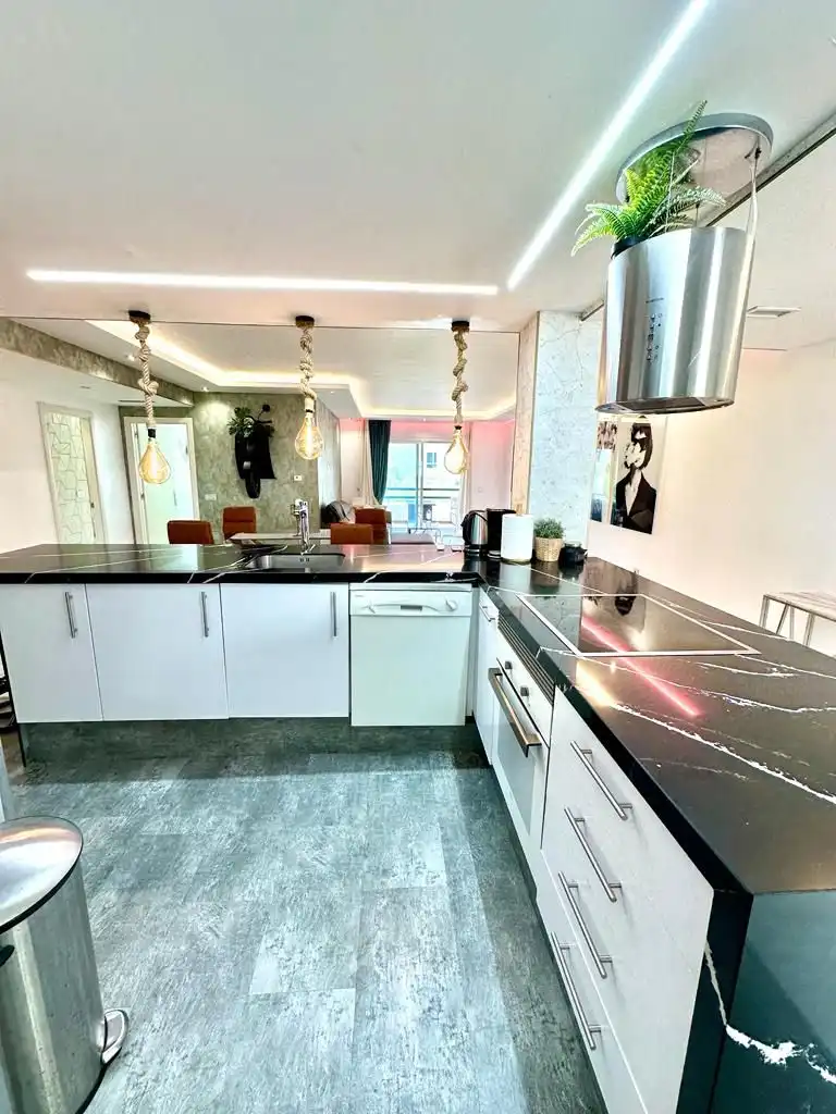 Cocina de Apartamento de alquiler en Marbella con Piscina comunitaria