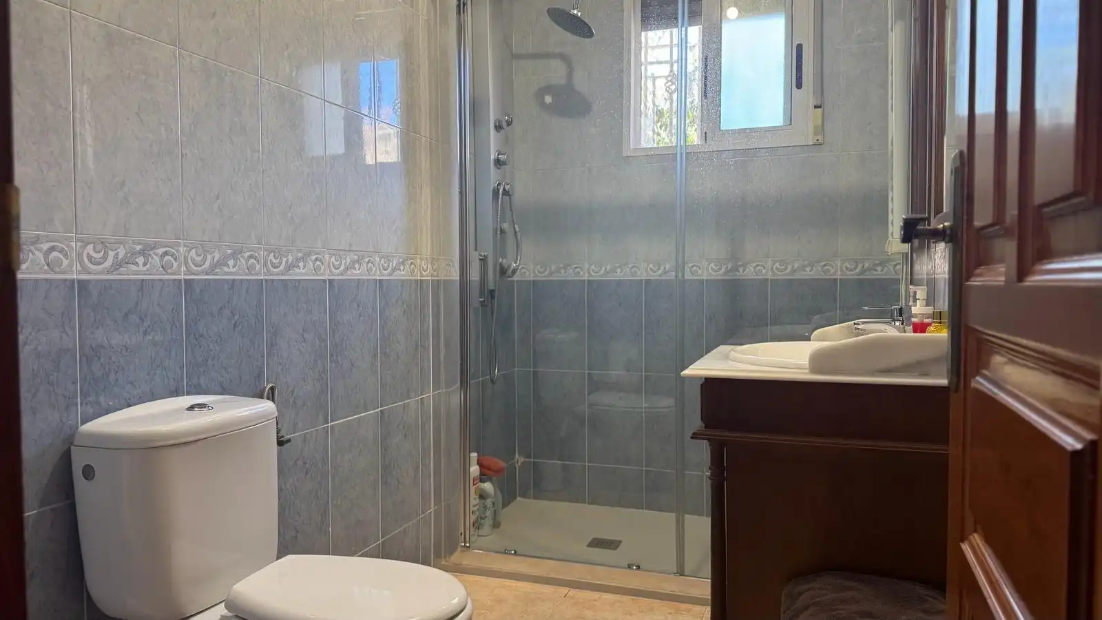 Bany de Casa o xalet en venda en Orihuela amb Aire condicionat, Jardí privat i Traster