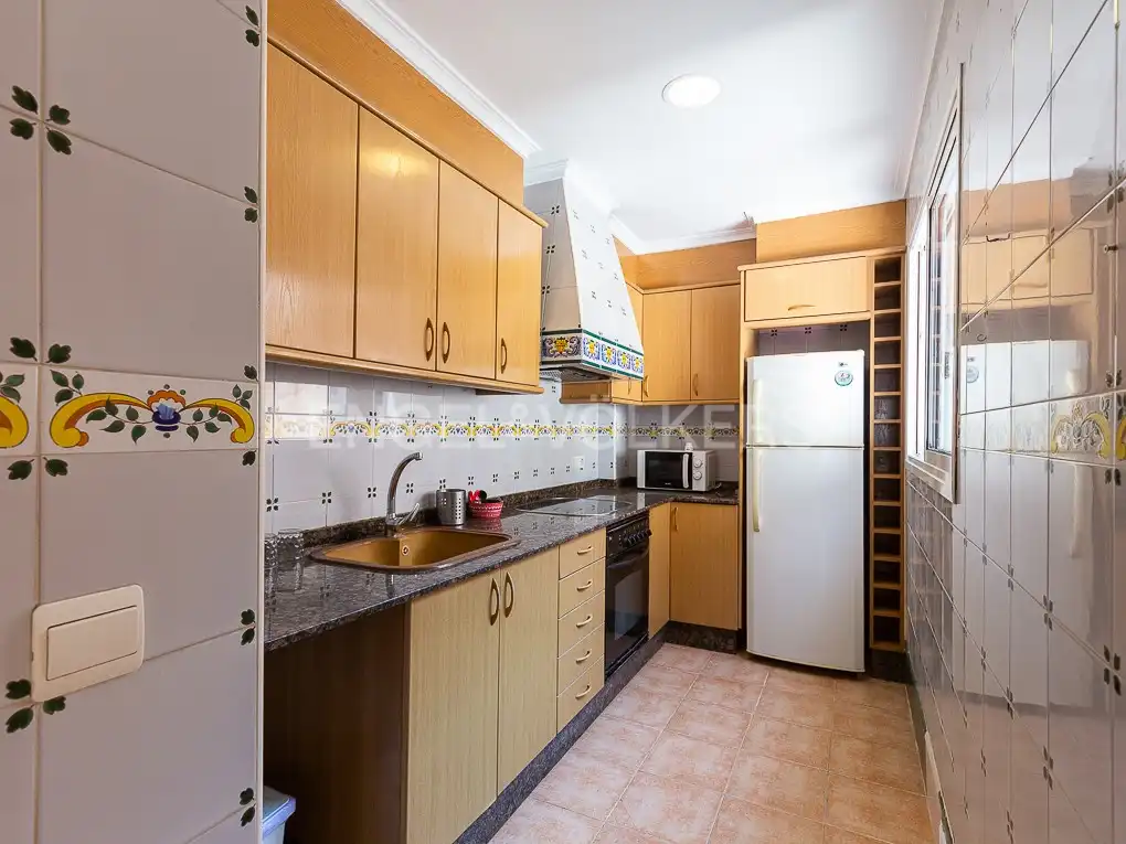 Küche von Wohnung zur Miete in Valencia mit Klimaanlage, Heizung und Parkett
