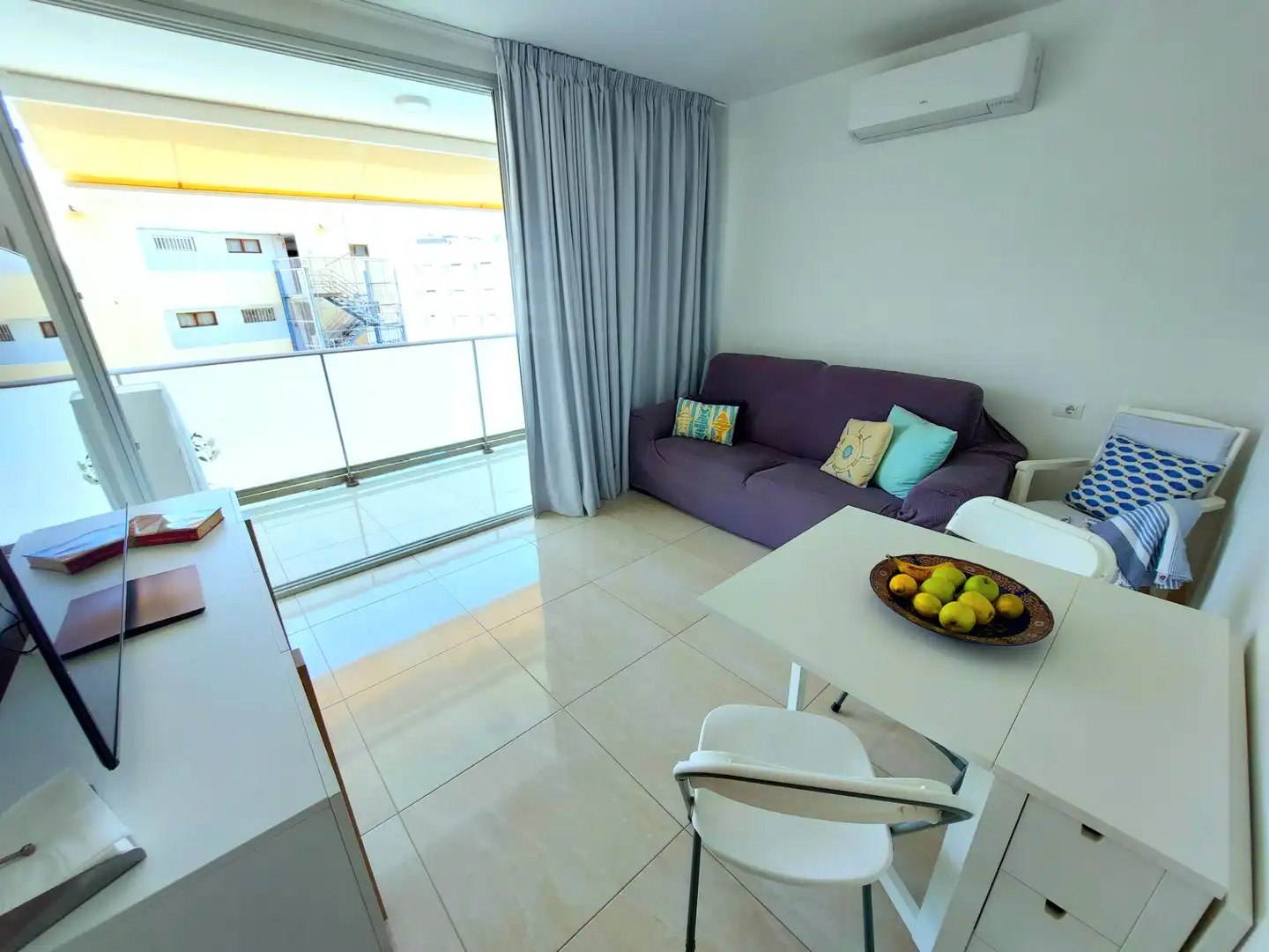 Sala de estar de Apartamento de alquiler en San Bartolomé de Tirajana con Aire acondicionado, Amueblado y Lavadora